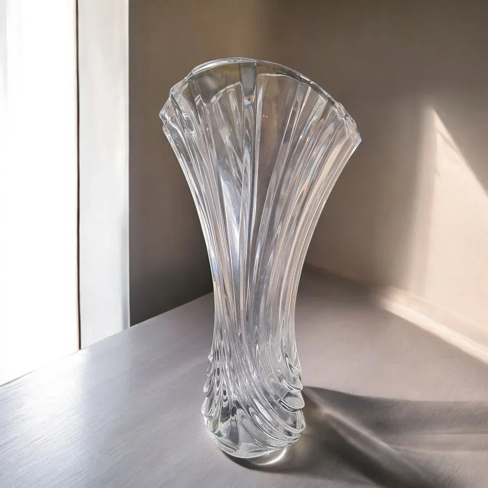 Clear Crystal Glass Swirl Design Fluted Vase Elegant Modern‎ Home Decor Accent